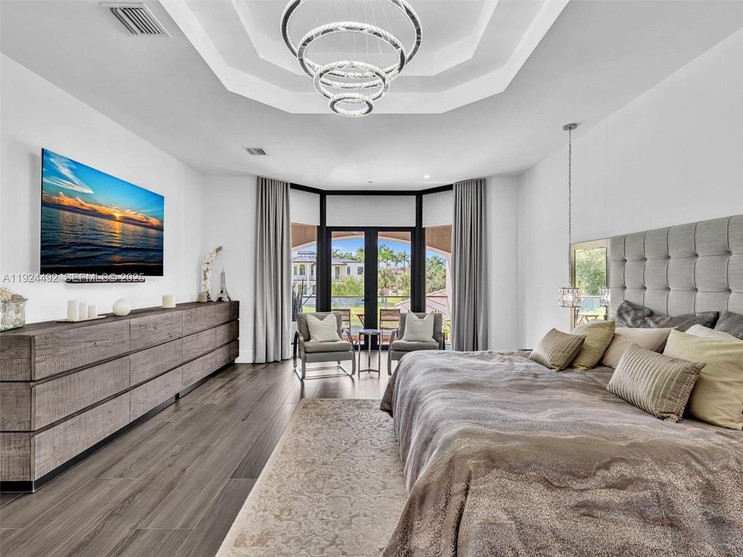 Bedroom, Interior, Pendant Lights, Recessed Lighting, Wood Texture Flooring
