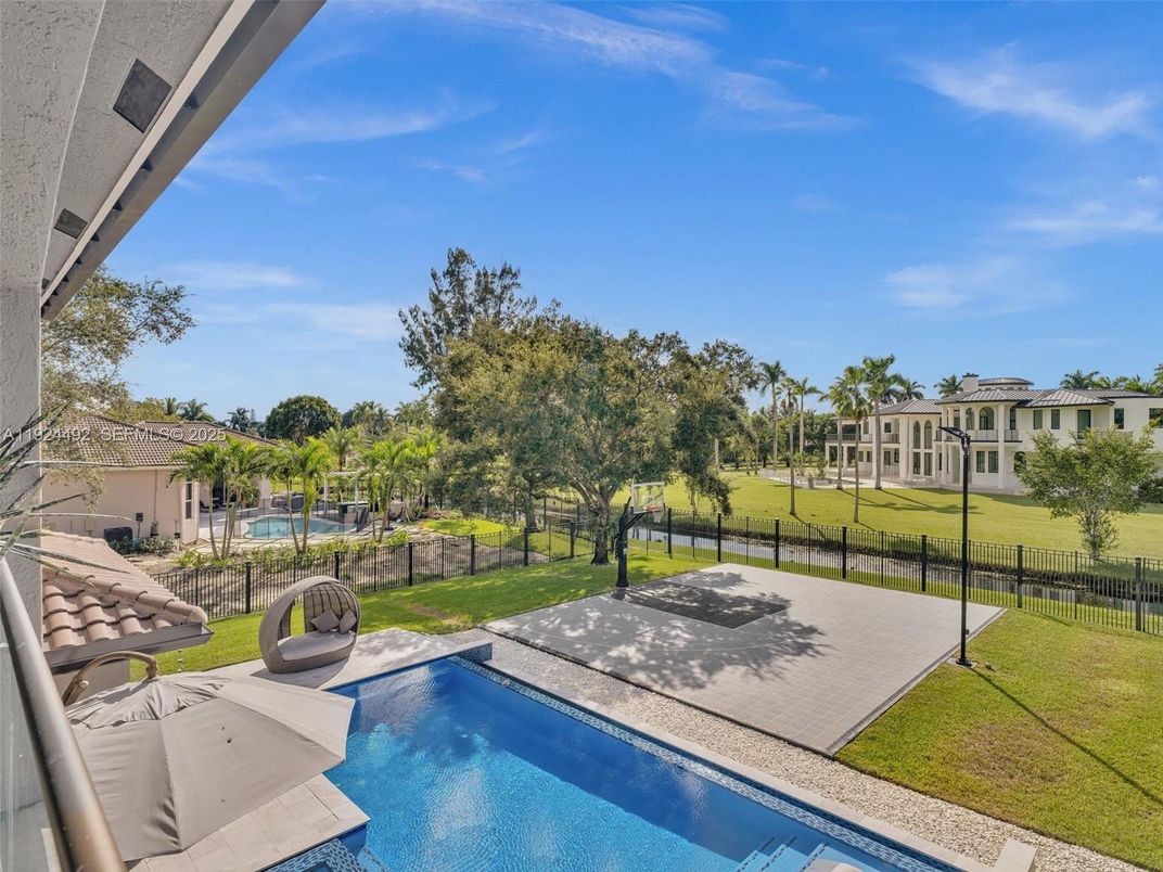 Exterior, Pool, Water