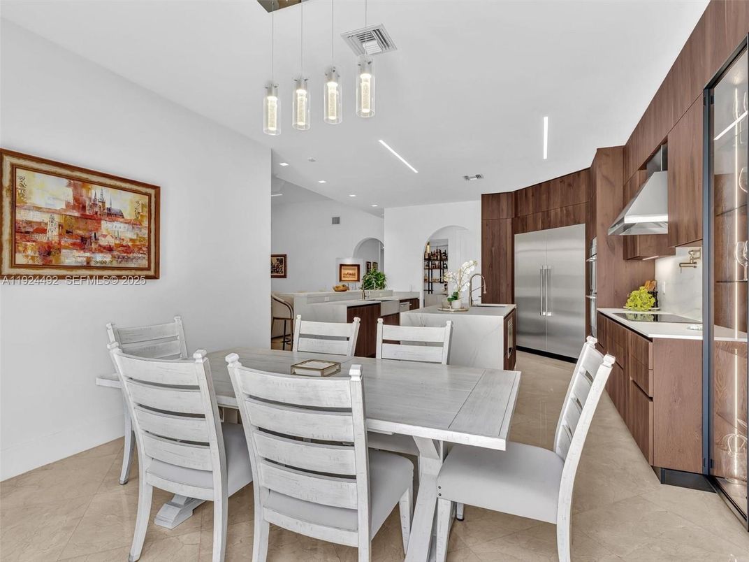 Dining room, Interior, Kitchen, Pendant Lights, Recessed Lighting, Stainless Steel Appliances