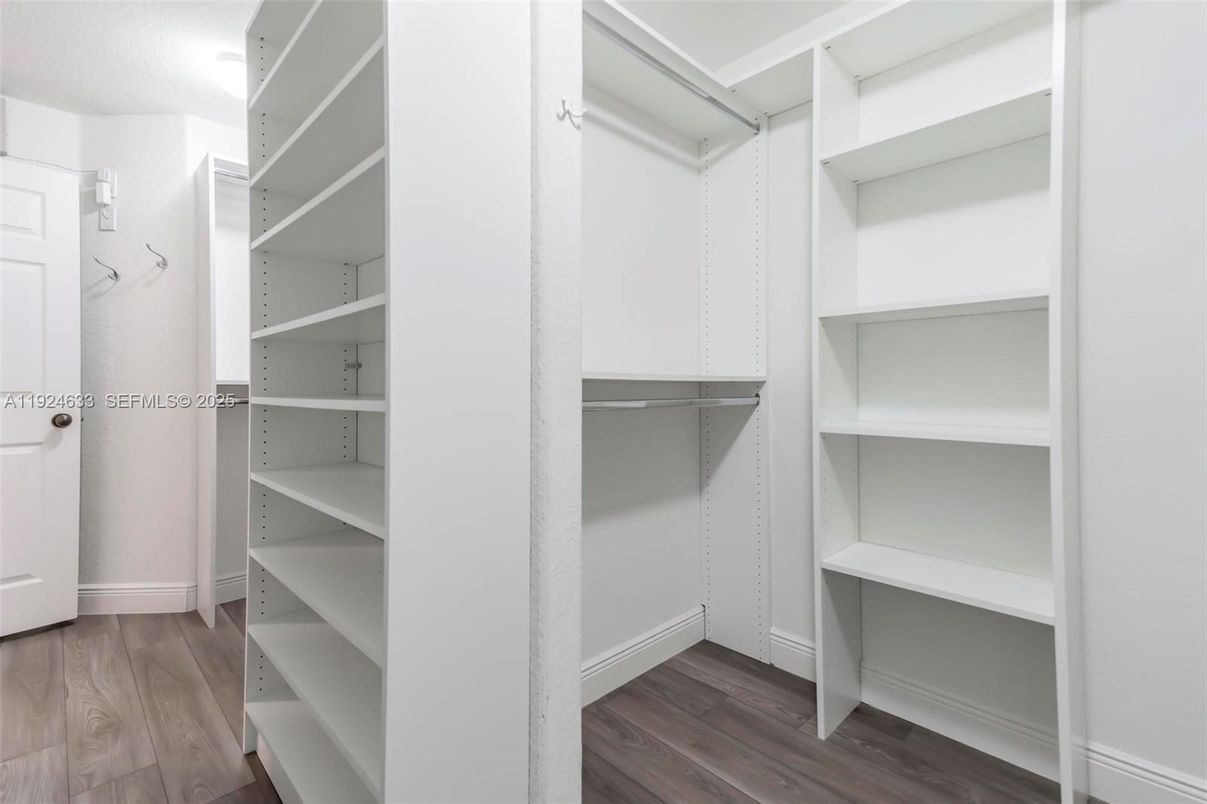 Interior, Walk-in Closets, Wood Texture Flooring