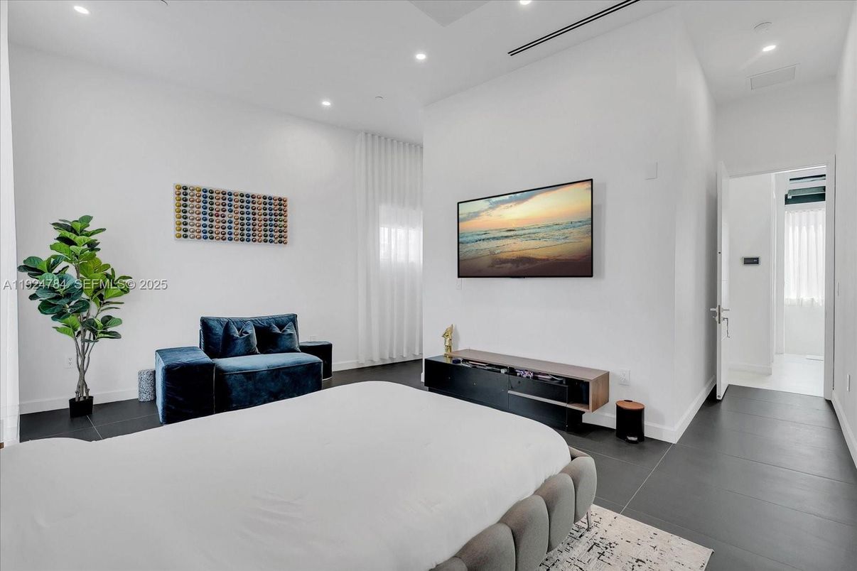 Bedroom, Interior, Recessed Lighting