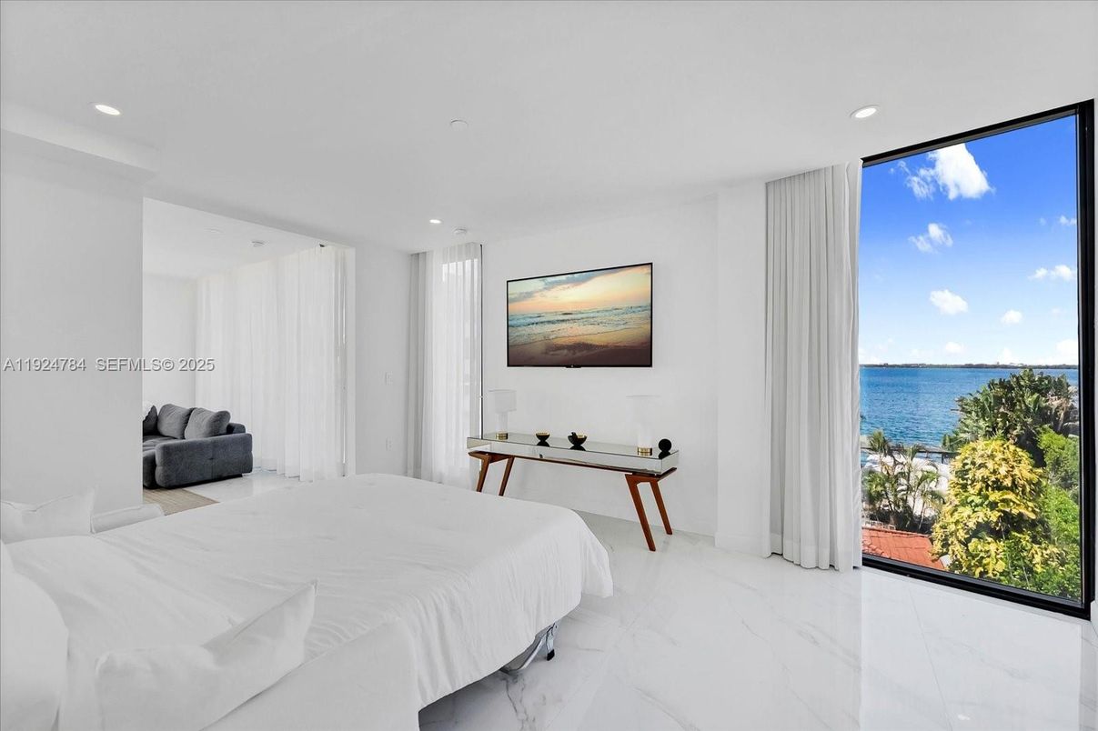 Bedroom, Interior, Marble, Recessed Lighting, Water