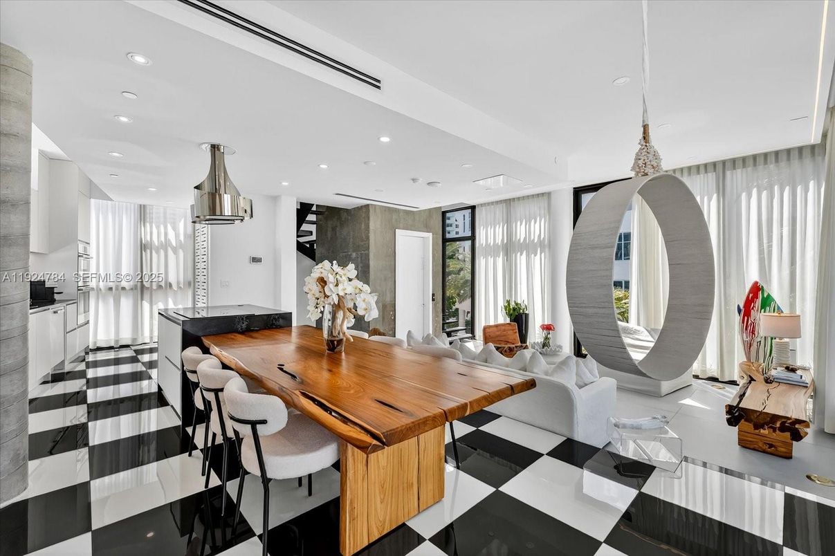 Dining room, Interior, Pendant Lights, Recessed Lighting