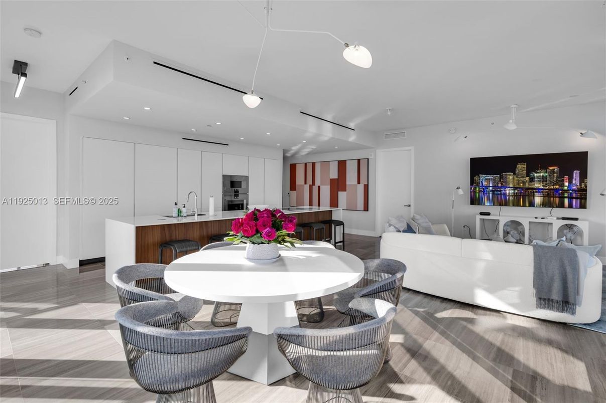 Dining room, Interior, Kitchen, Living room, Pendant Lights, Recessed Lighting, Stainless Steel Appliances