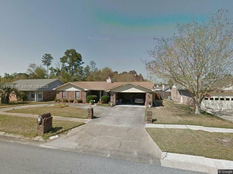 Exterior, Facade, Brick Facade, Ranch