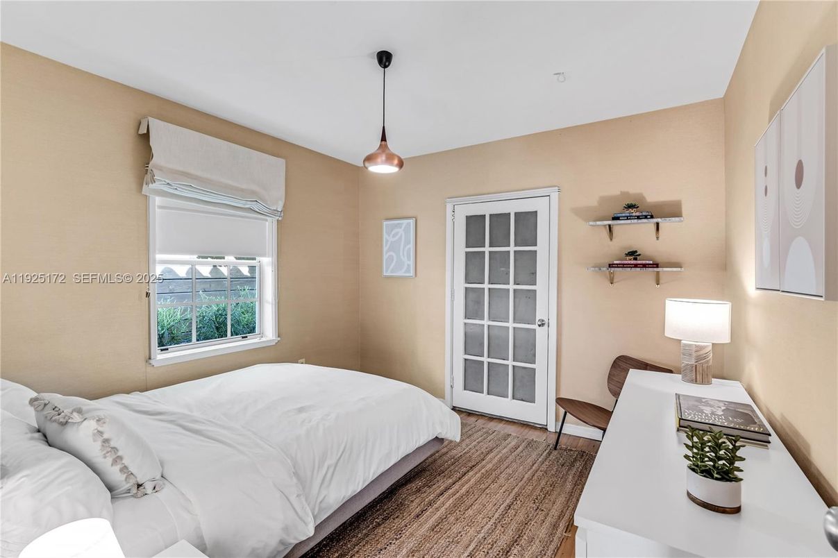 Bedroom, Interior, Pendant Lights