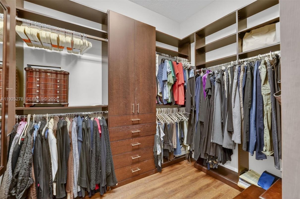 Interior, Walk-in Closets, Wood Texture Flooring