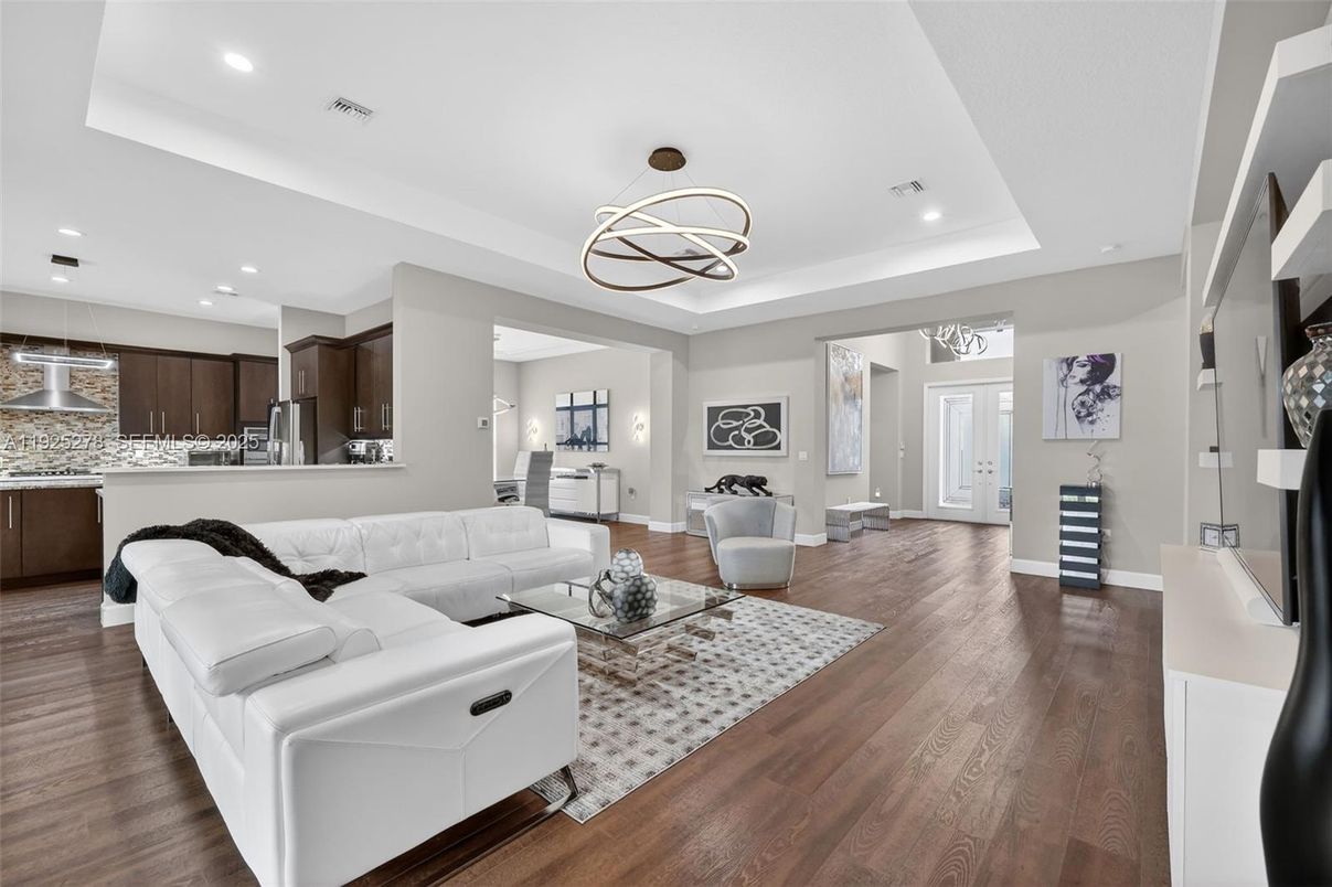 Interior, Kitchen, Living room, Pendant Lights, Recessed Lighting, Wood Texture Flooring