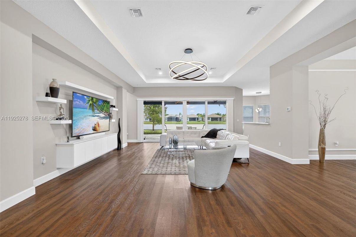 Interior, Living room, Pendant Lights, Recessed Lighting, Wood Texture Flooring