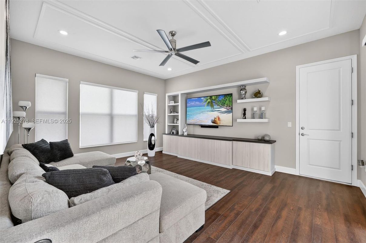 Interior, Living room, Recessed Lighting, Wood Texture Flooring