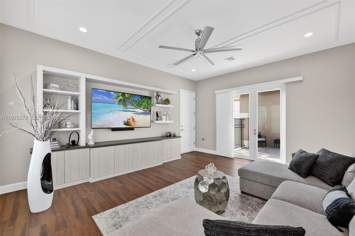 Interior, Living room, Recessed Lighting, Wood Texture Flooring