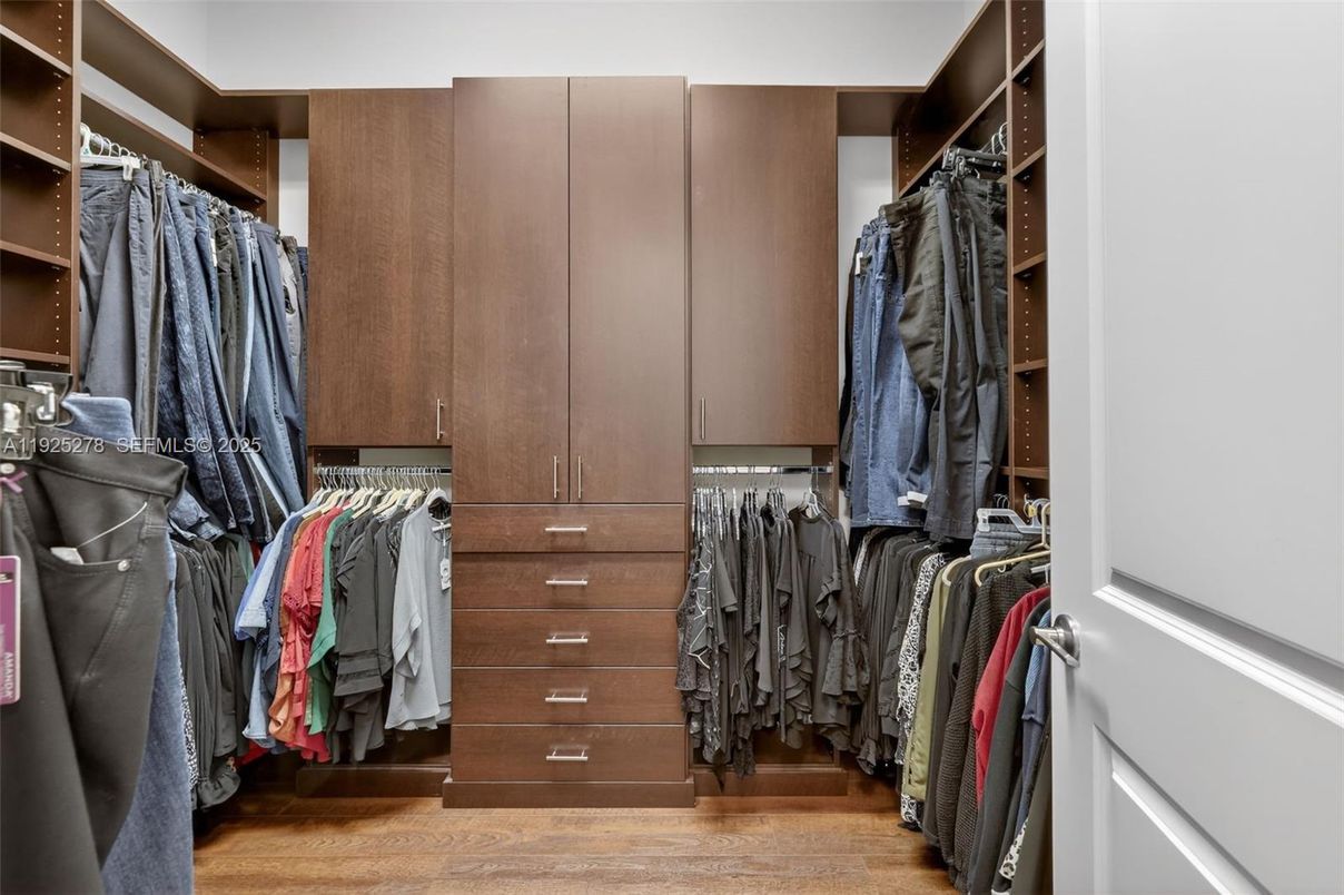 Interior, Walk-in Closets, Wood Texture Flooring