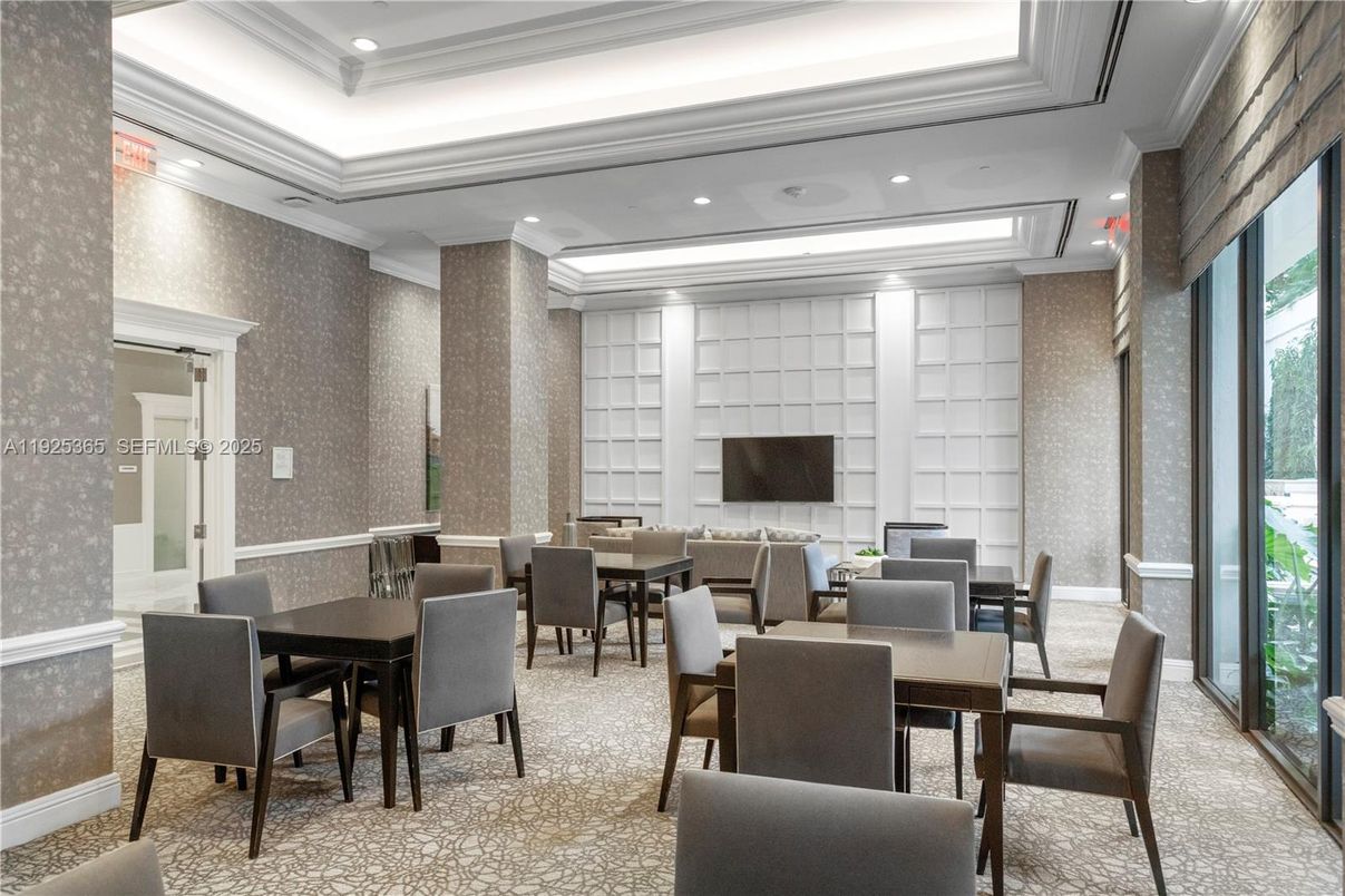 Dining room, Interior, Recessed Lighting