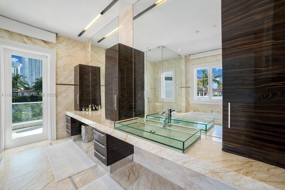 Bathroom, Interior, Recessed Lighting