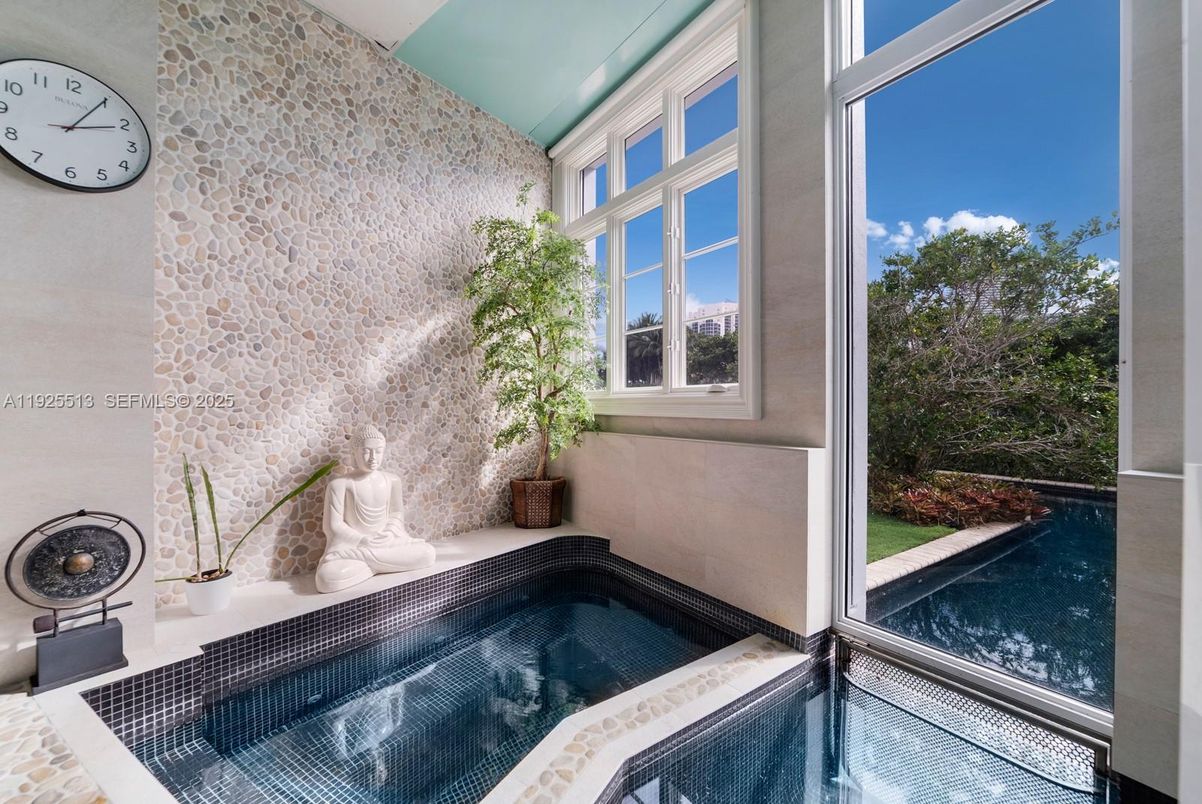 Interior, Pool, Sun Room