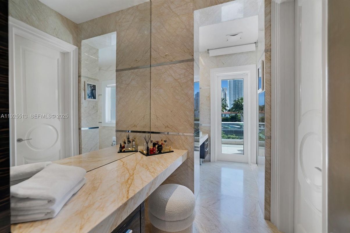 Bathroom, Interior, Marble, Marble Walls