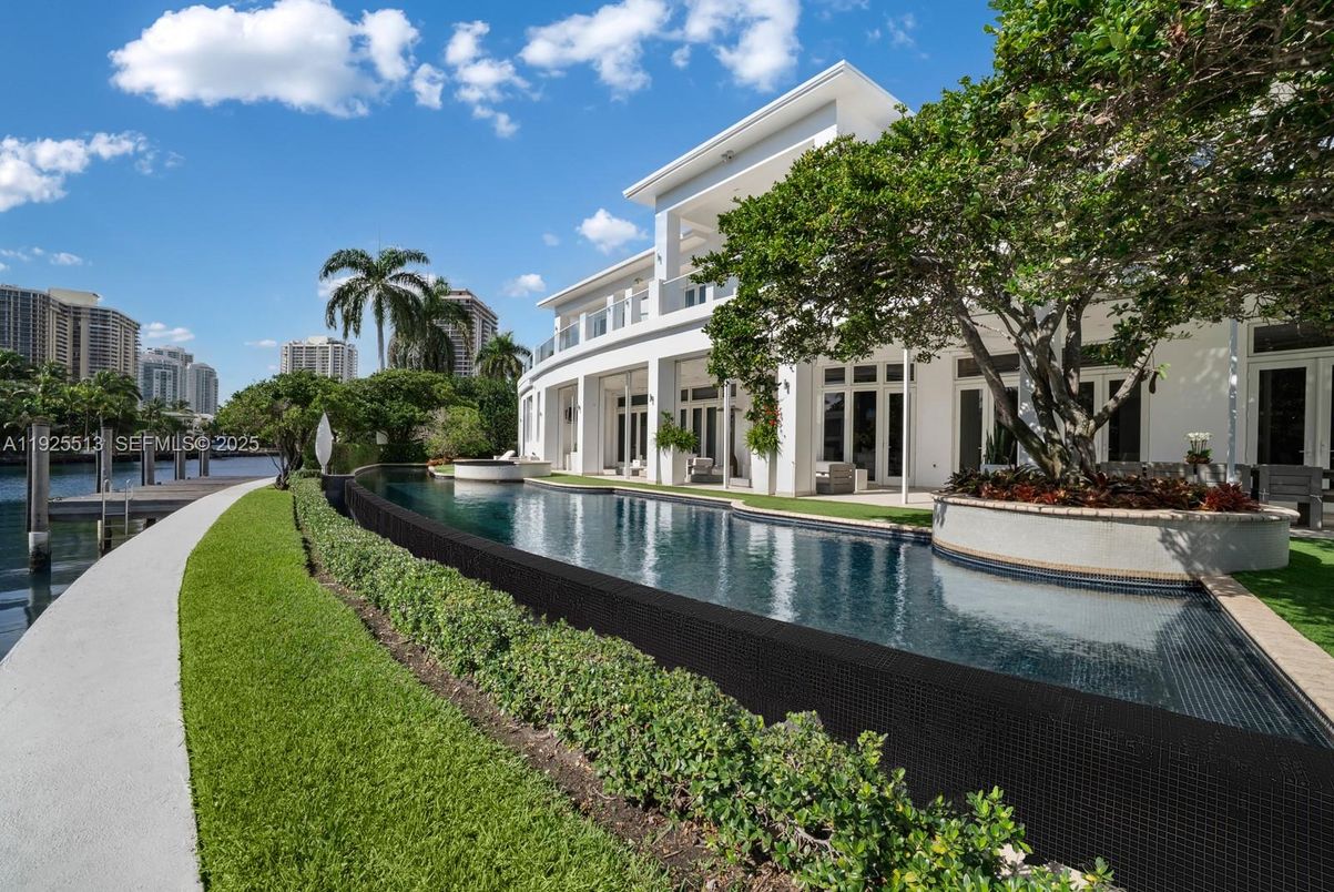 Exterior, Pool, Water