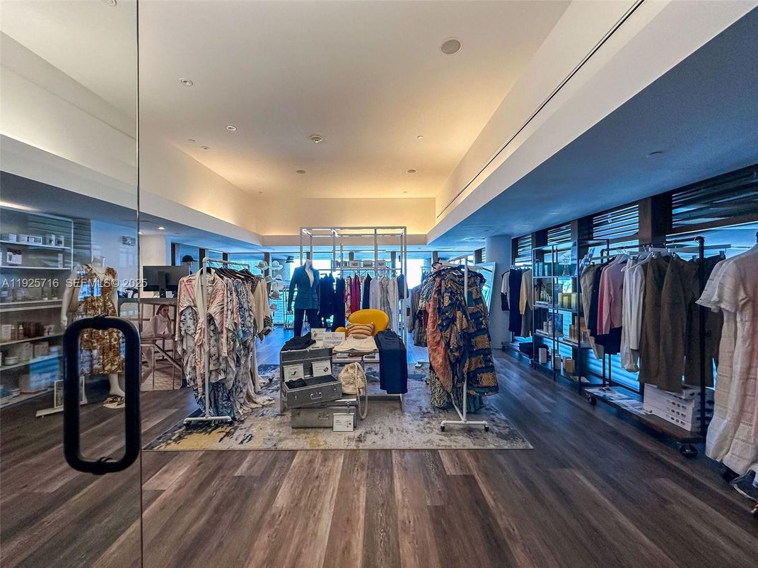 Interior, Recessed Lighting, Walk-in Closets, Wood Texture Flooring