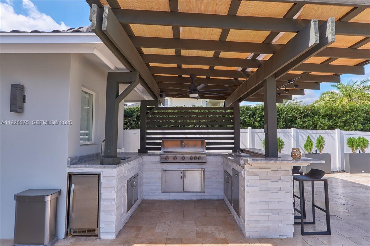 Exterior, Outdoor Kitchen