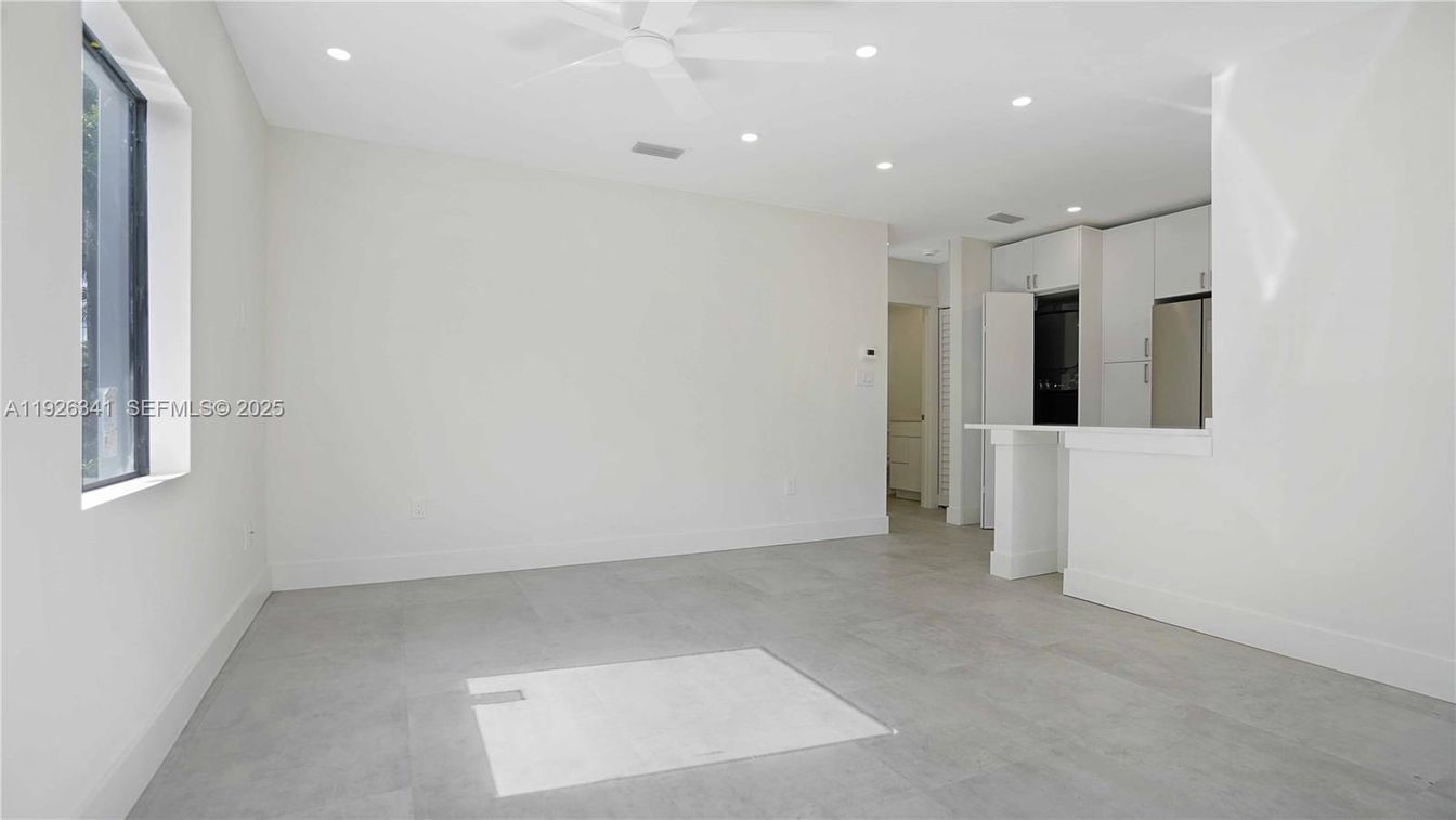 Empty room, Interior, Kitchen, Recessed Lighting