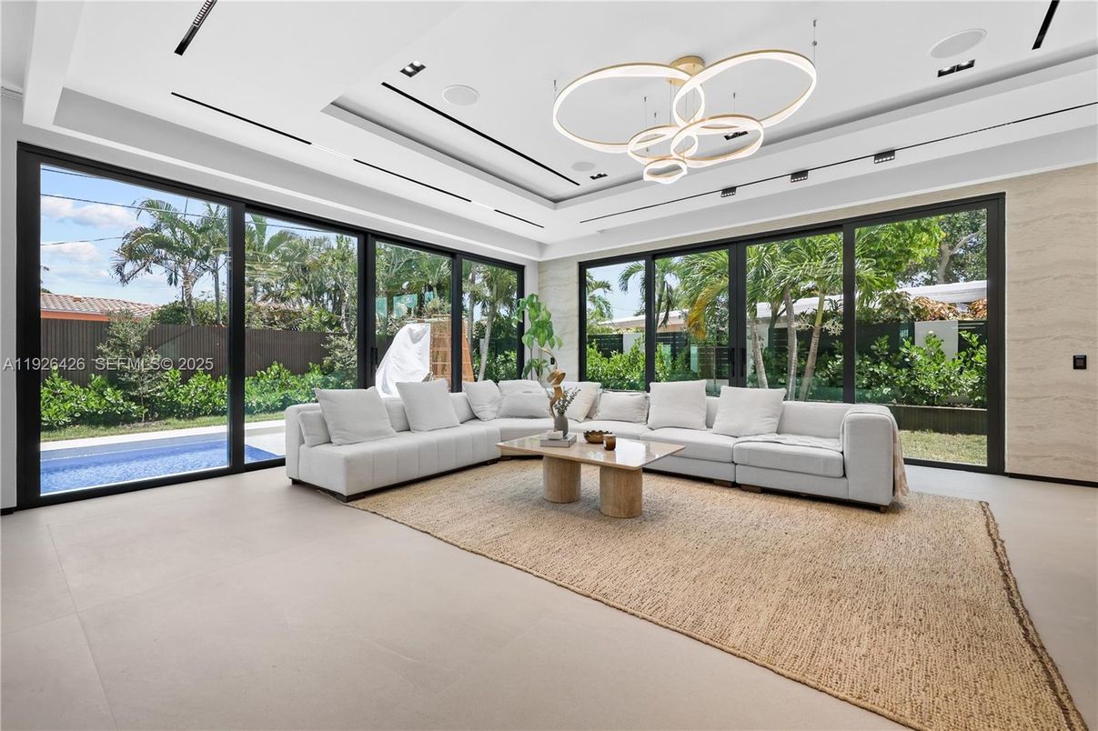 Interior, Living room, Pendant Lights, Recessed Lighting