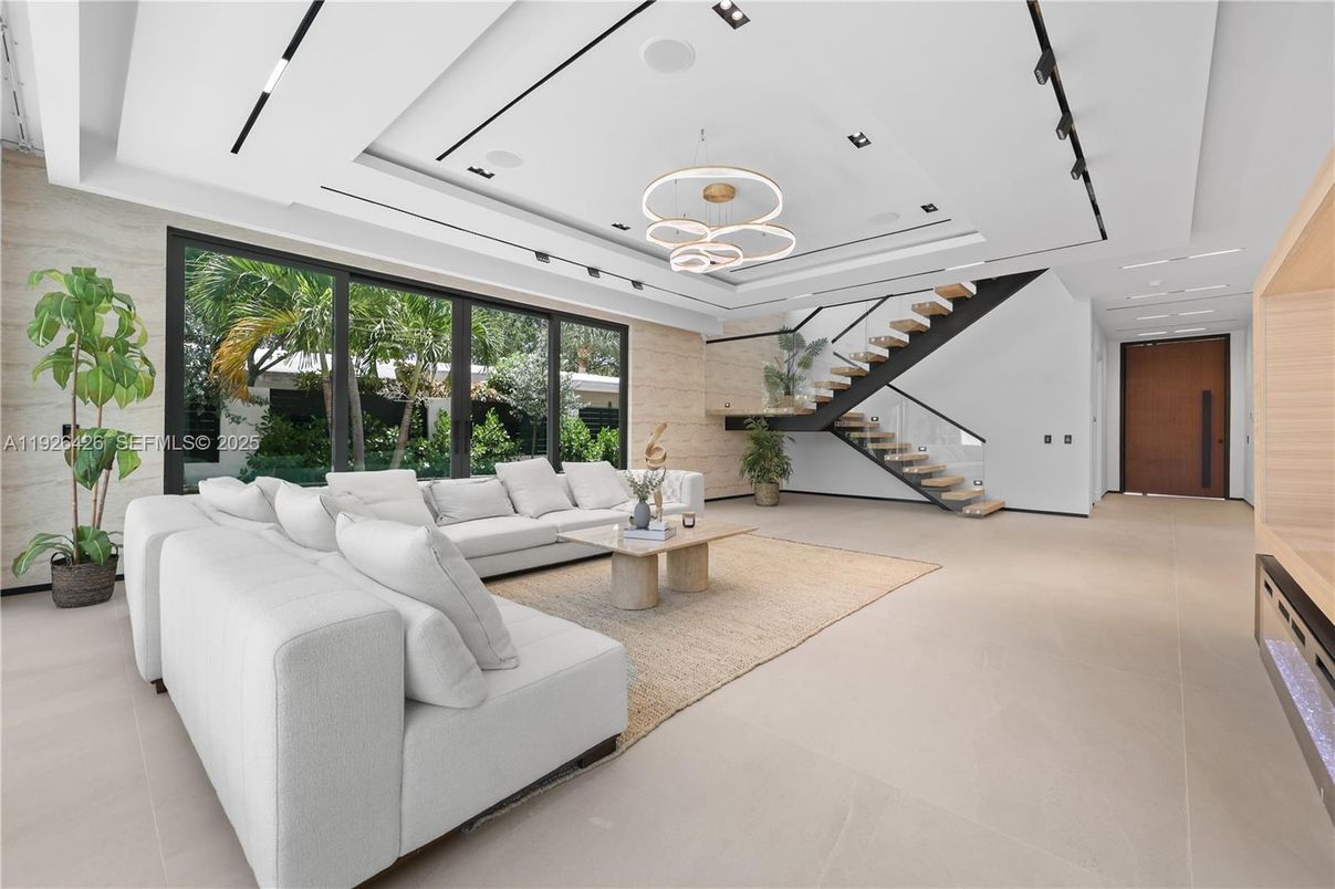 Interior, Living room, Pendant Lights, Recessed Lighting