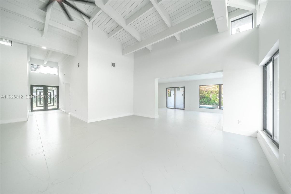 Empty room, Interior, Recessed Lighting