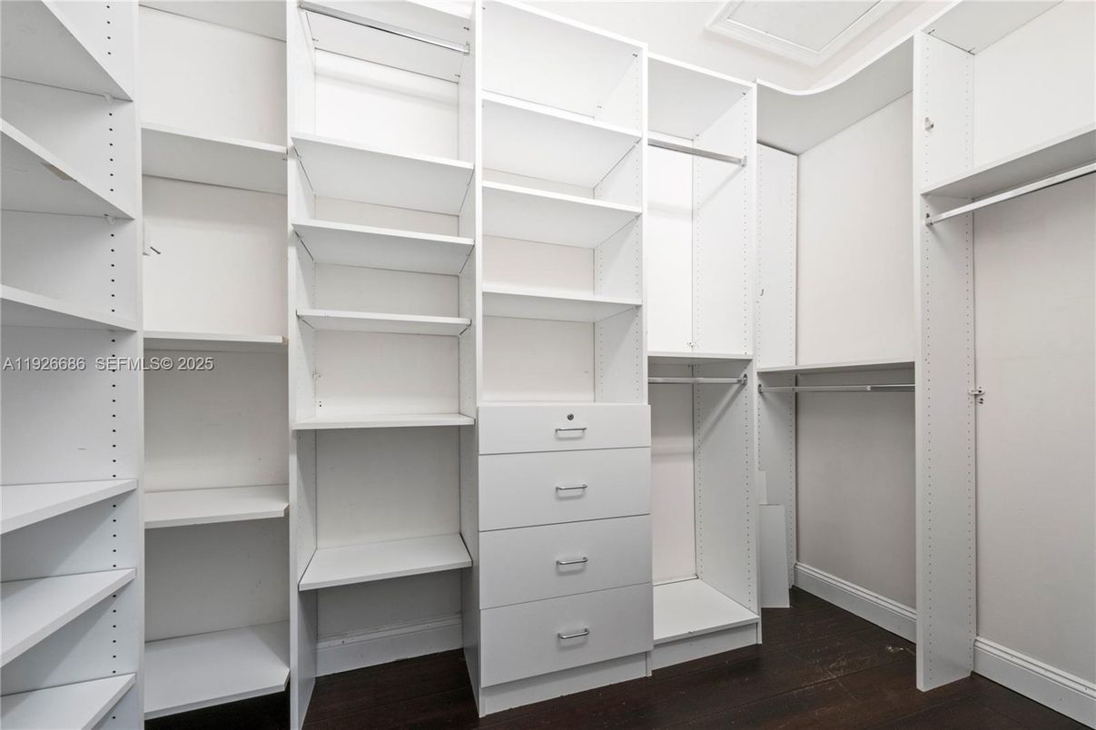 Interior, Walk-in Closets, Wood Texture Flooring