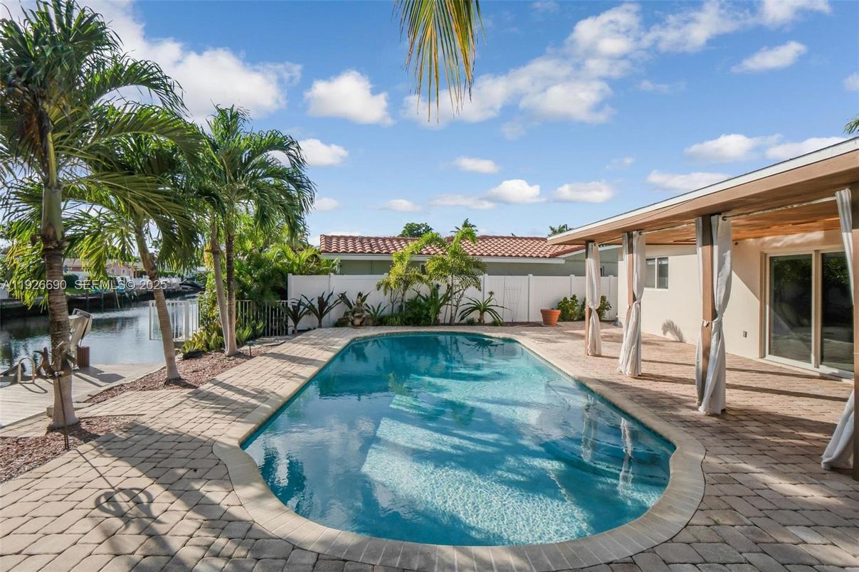 Exterior, Pool, Water