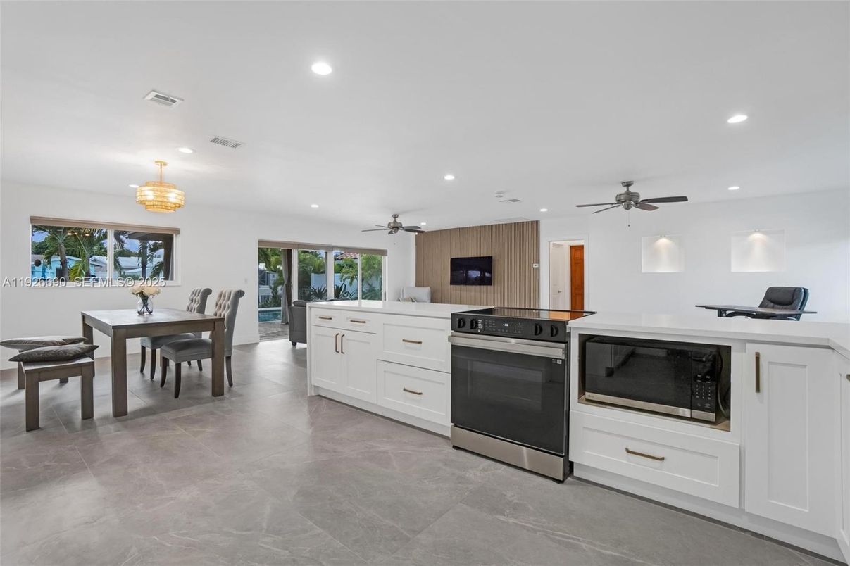 Chandelier, Dining room, Interior, Kitchen, Recessed Lighting, Stainless Steel Appliances