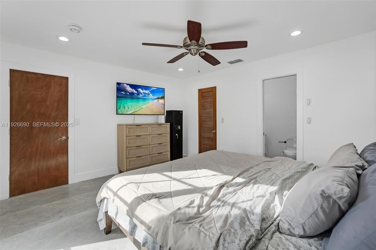 Bedroom, Interior, Recessed Lighting