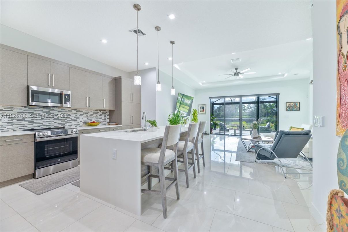 Dining room, Interior, Kitchen, Pendant Lights, Recessed Lighting, Stainless Steel Appliances
