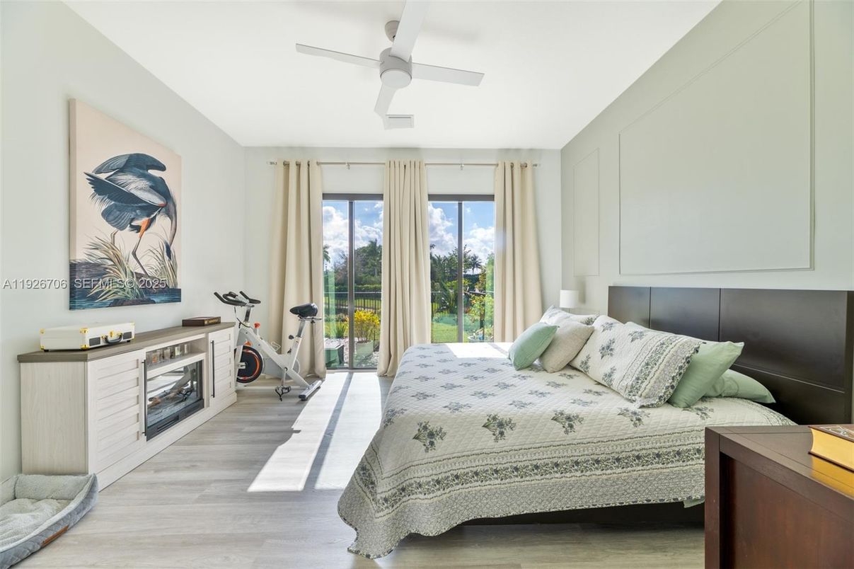 Bedroom, Fitness Equipment, Interior, Wood Texture Flooring