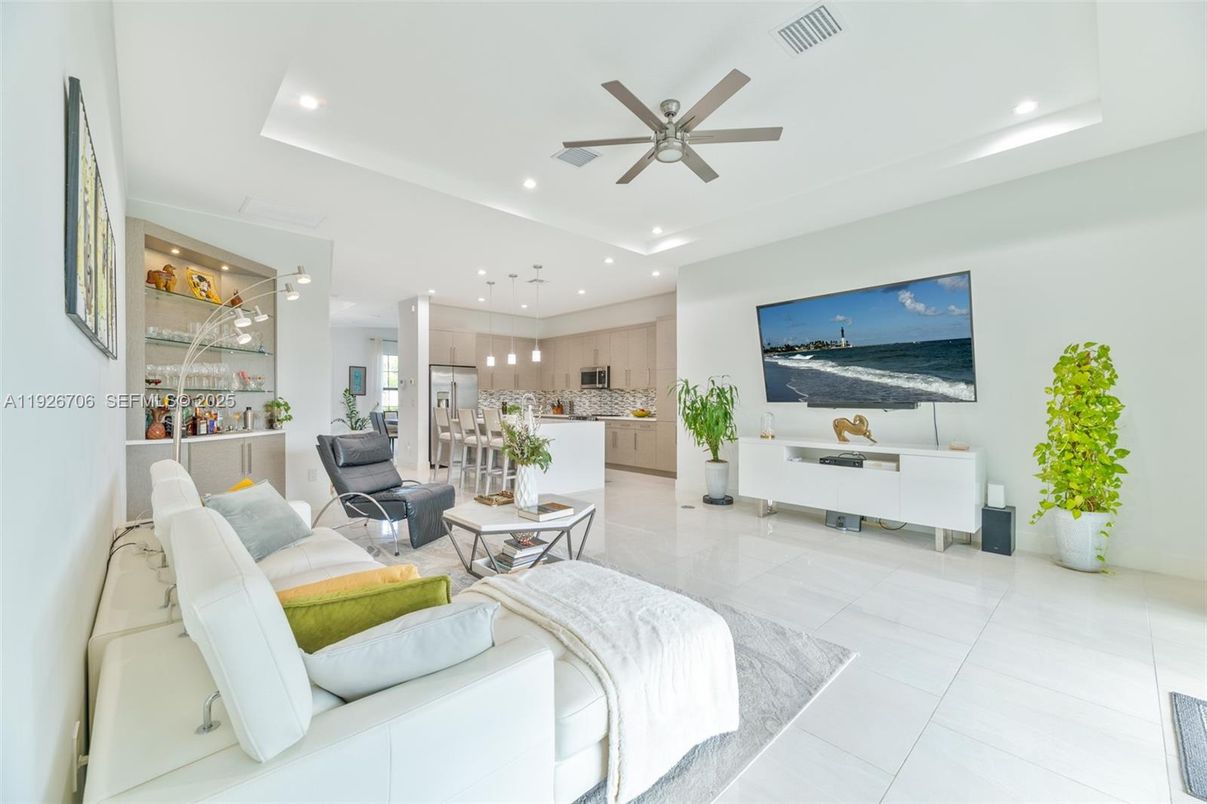 Interior, Kitchen, Living room, Pendant Lights, Recessed Lighting, Stainless Steel Appliances