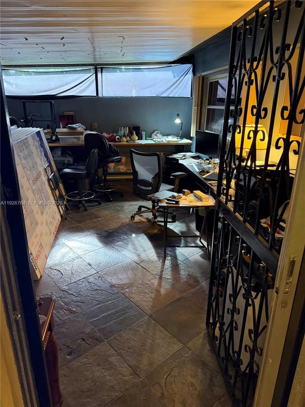 Home Office, Interior