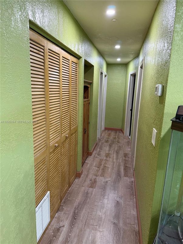 Interior, Recessed Lighting, Wood Texture Flooring