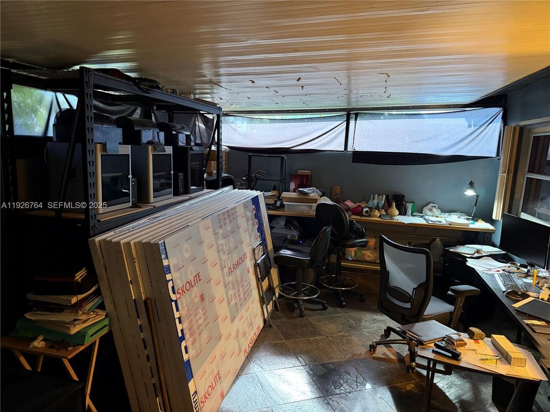 Home Office, Interior