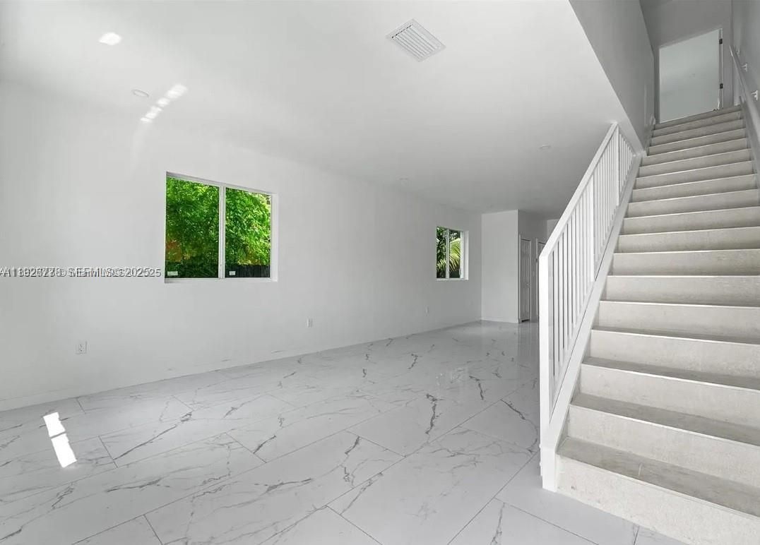 Empty room, Interior, Marble, Recessed Lighting
