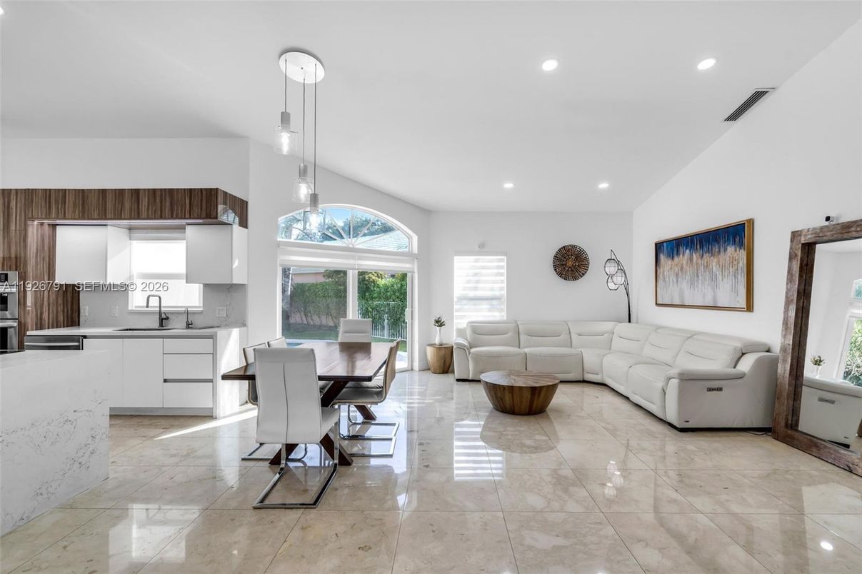 Dining room, Interior, Living room, Pendant Lights, Recessed Lighting