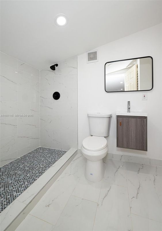 Bathroom, Interior, Marble, Marble Walls, Recessed Lighting