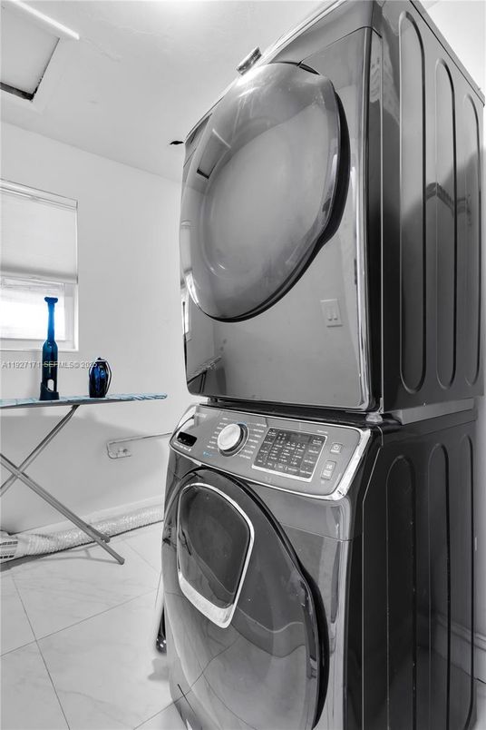 Interior, Washer