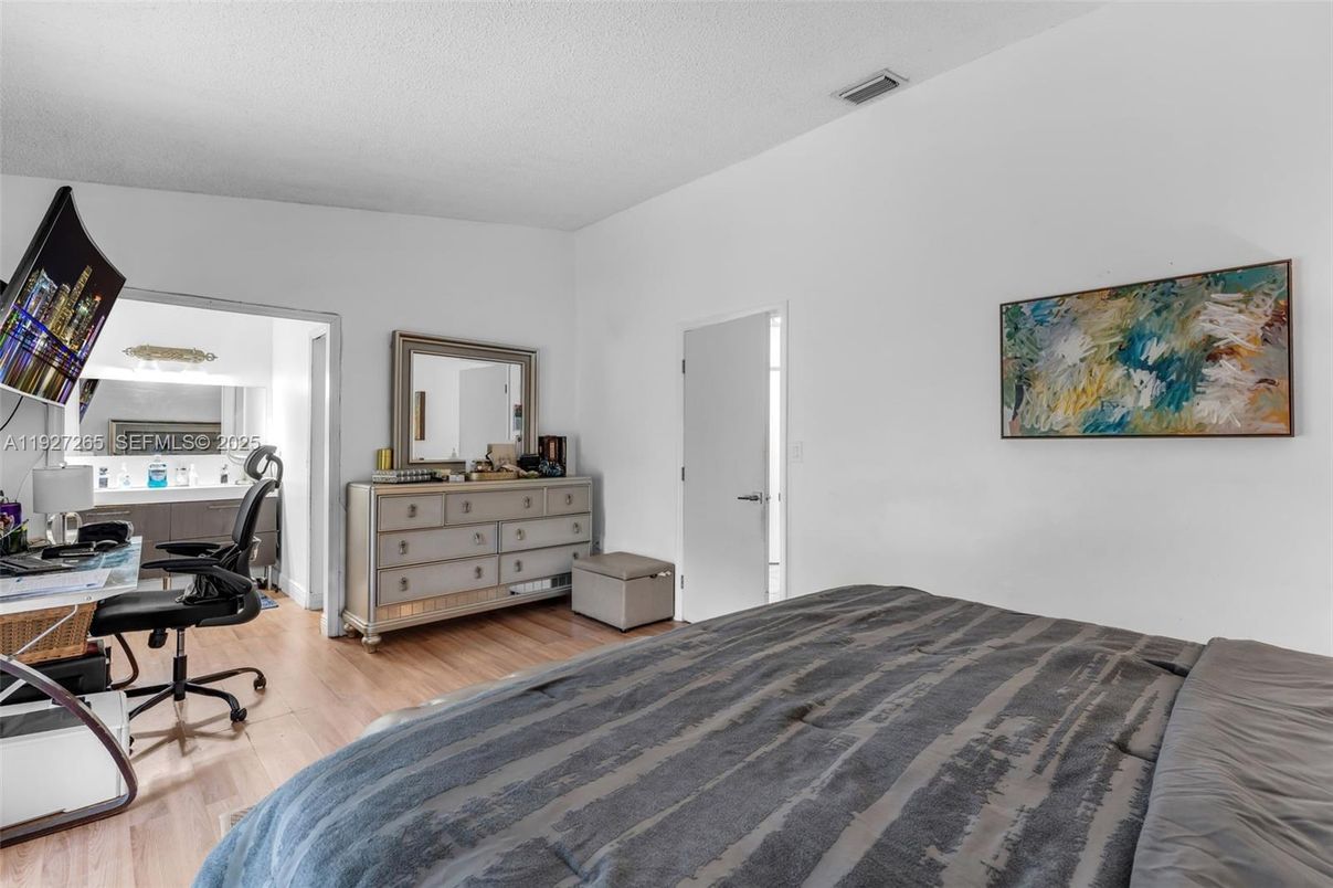 Bedroom, Home Office, Interior, Wood Texture Flooring