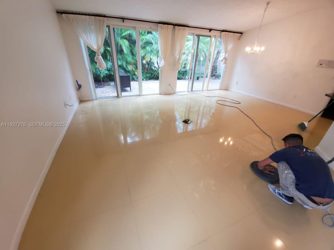 Chandelier, Empty room, Interior
