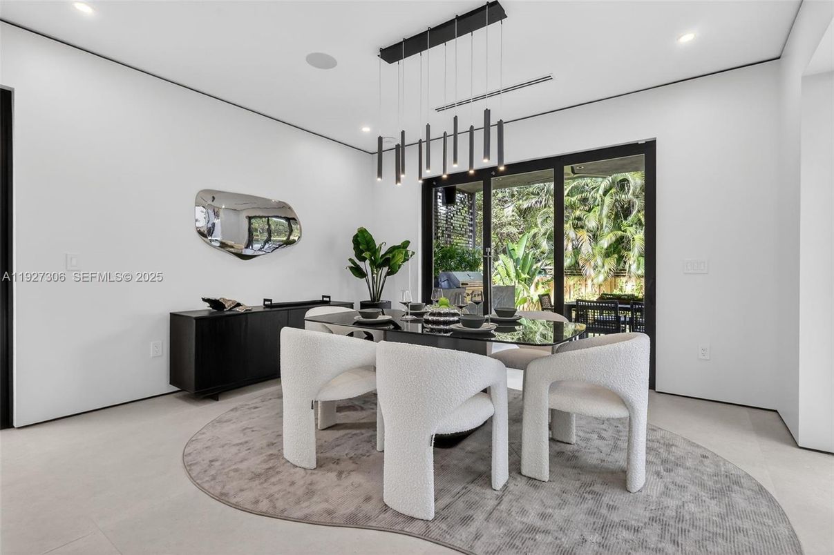 Dining room, Interior, Pendant Lights, Recessed Lighting