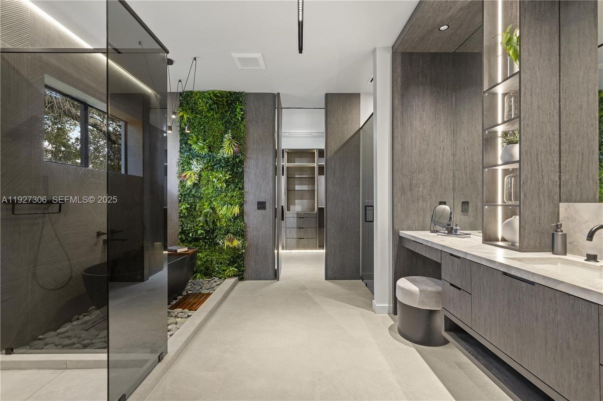 Bathroom, Dual Sink Vanities, Interior