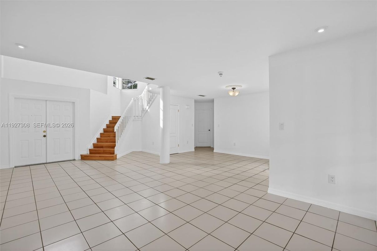 Empty room, Interior, Recessed Lighting