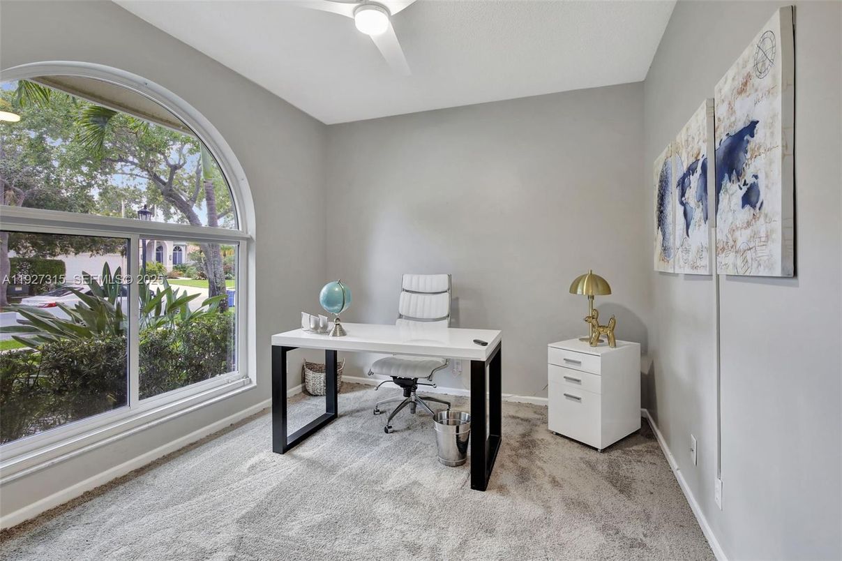 Home Office, Interior