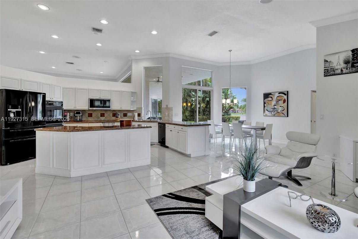 Dining room, Interior, Kitchen, Pendant Lights, Recessed Lighting, Stainless Steel Appliances