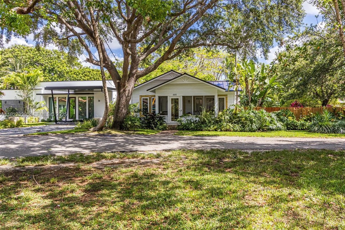 Backyard, Exterior, Facade, Ranch