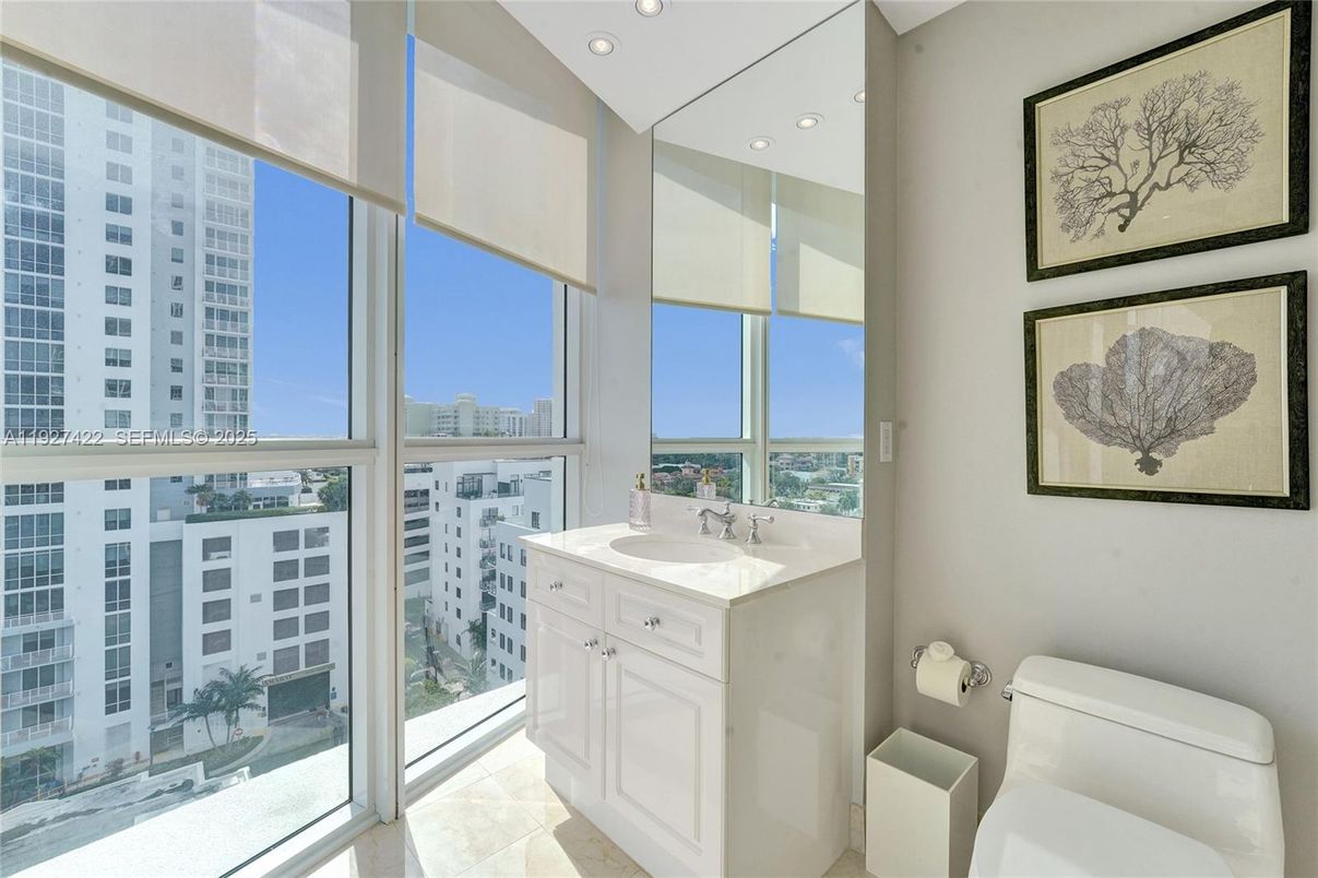 Bathroom, Interior, Recessed Lighting